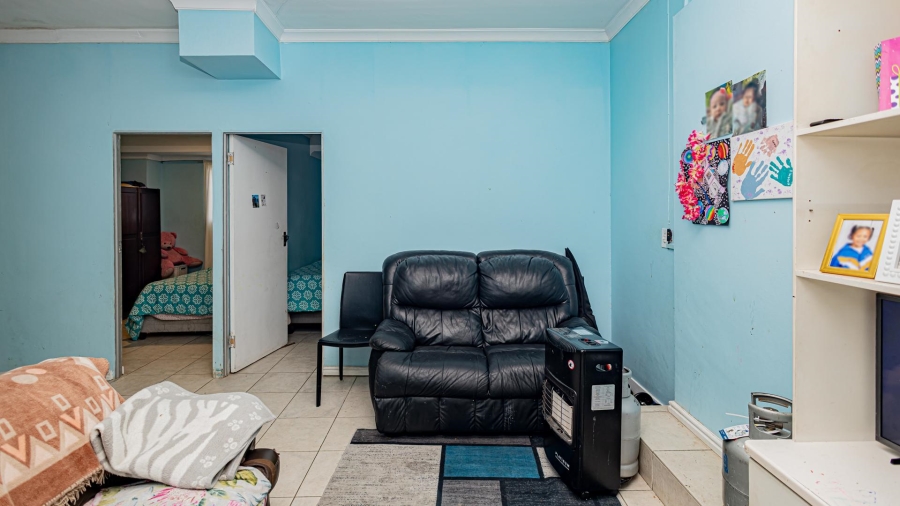 7 Bedroom Property for Sale in Plattekloof Western Cape